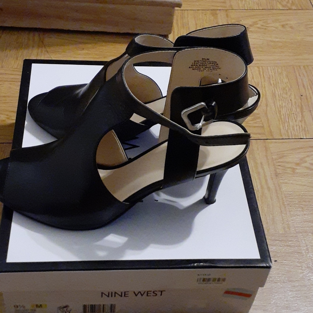 Shoes - Picture 2 of 4